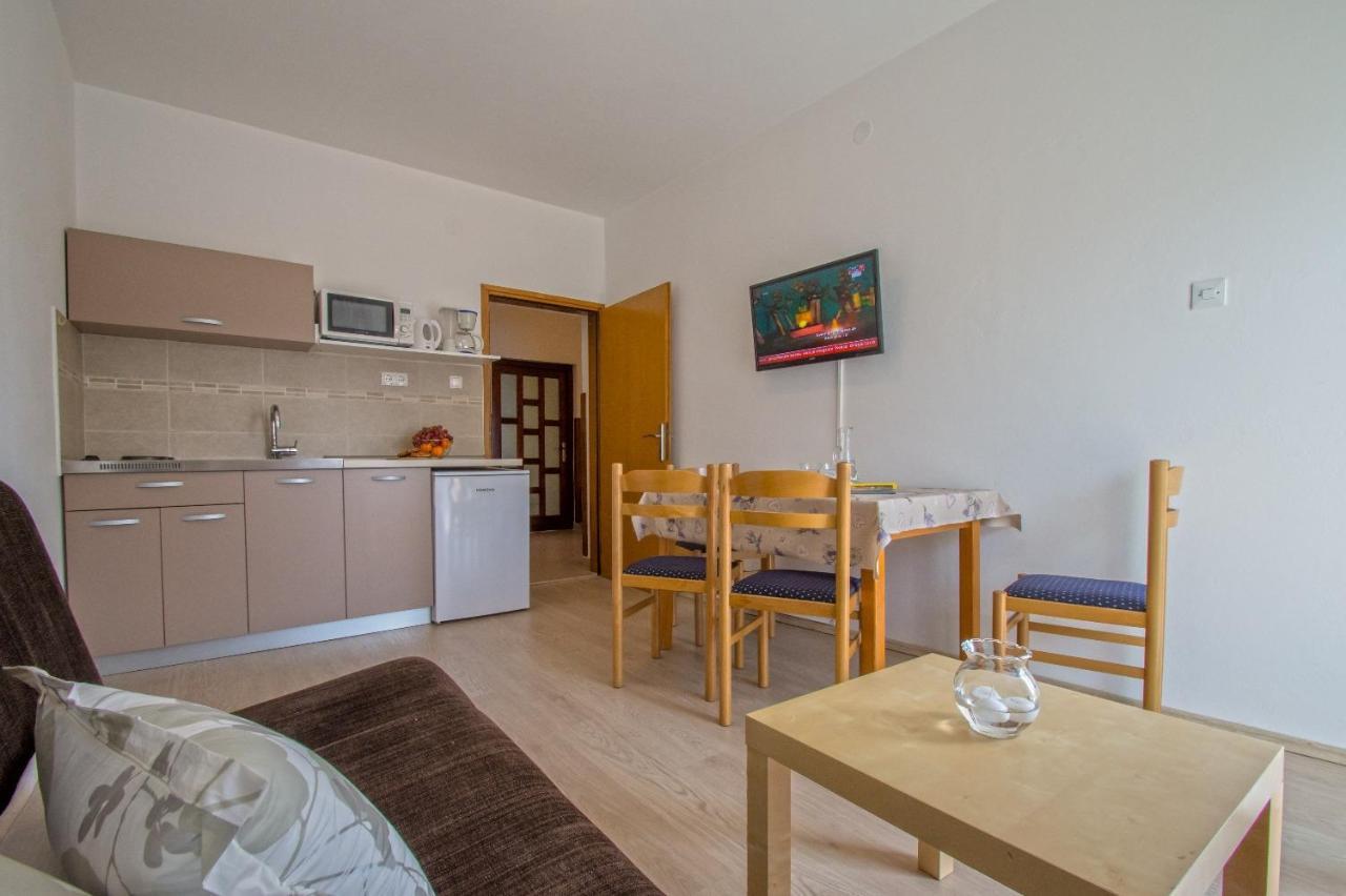 Apartments Sabina - 100M From Sea Crikvenica Exterior foto